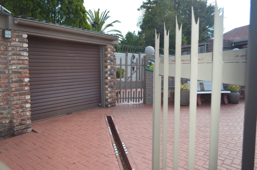 6 Bedroom Property for Sale in Doringkruin North West